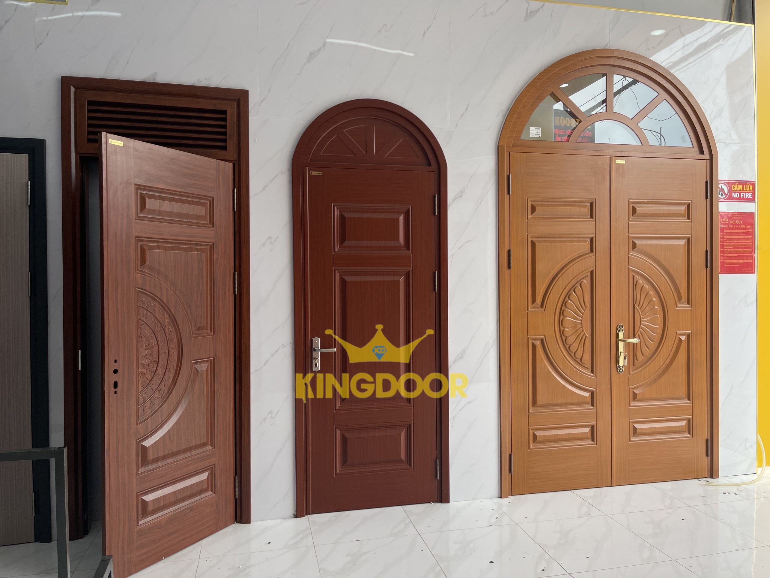 Giá Cửa Thép Vân Gỗ Tại Quận 12 - Vận Chuyển Tận Nơi